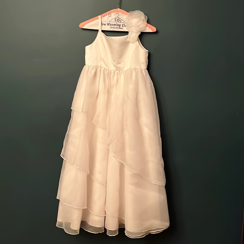 David’s Bridal flower girl dress. Size 10.